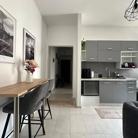 Corner 2bd Walk To Old Town Apartament