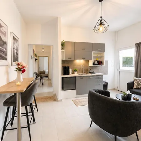 Corner 2bd Walk To Old Town Апартаменты